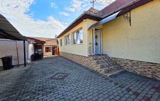 Casa cu 2 camere + anexe, toate utilitatile, 295 mp teren, zona Centru