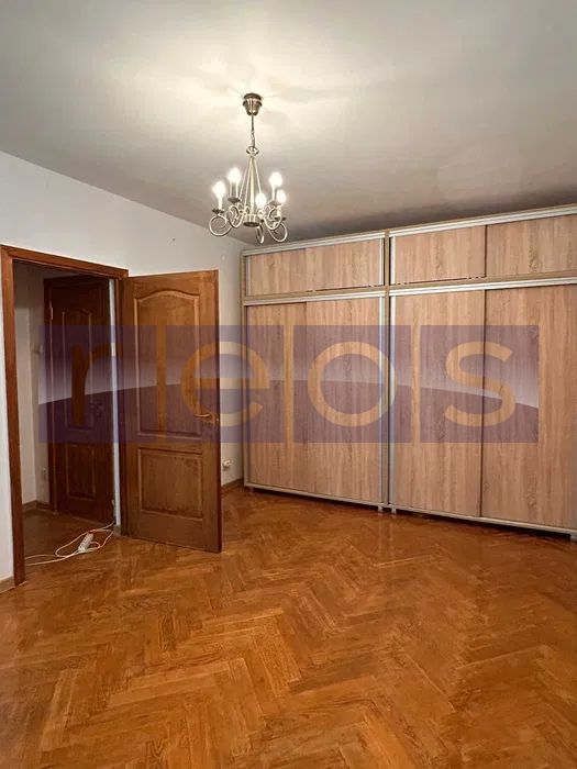 VANZARE APARTAMENT 2 CAMERE 50MP SEMIDECOMANDAT VATRA LUMINOASA MEGA MALL - Poză 3