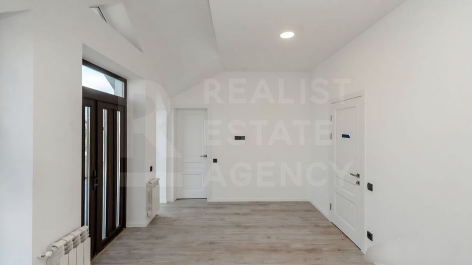 Vânzare, casă,  in 2 nivele, Poiana Domneasca. - Poză 12