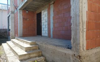 Aproape de oraș! Vânzare casă cu 5 camere în Ulmi! - Poză 6