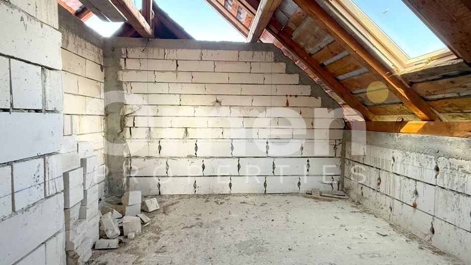 Casă cu potențial imens P+M, teren 7,91 ari, zonă liniștită, Ocna Șugatag. - Poză 10