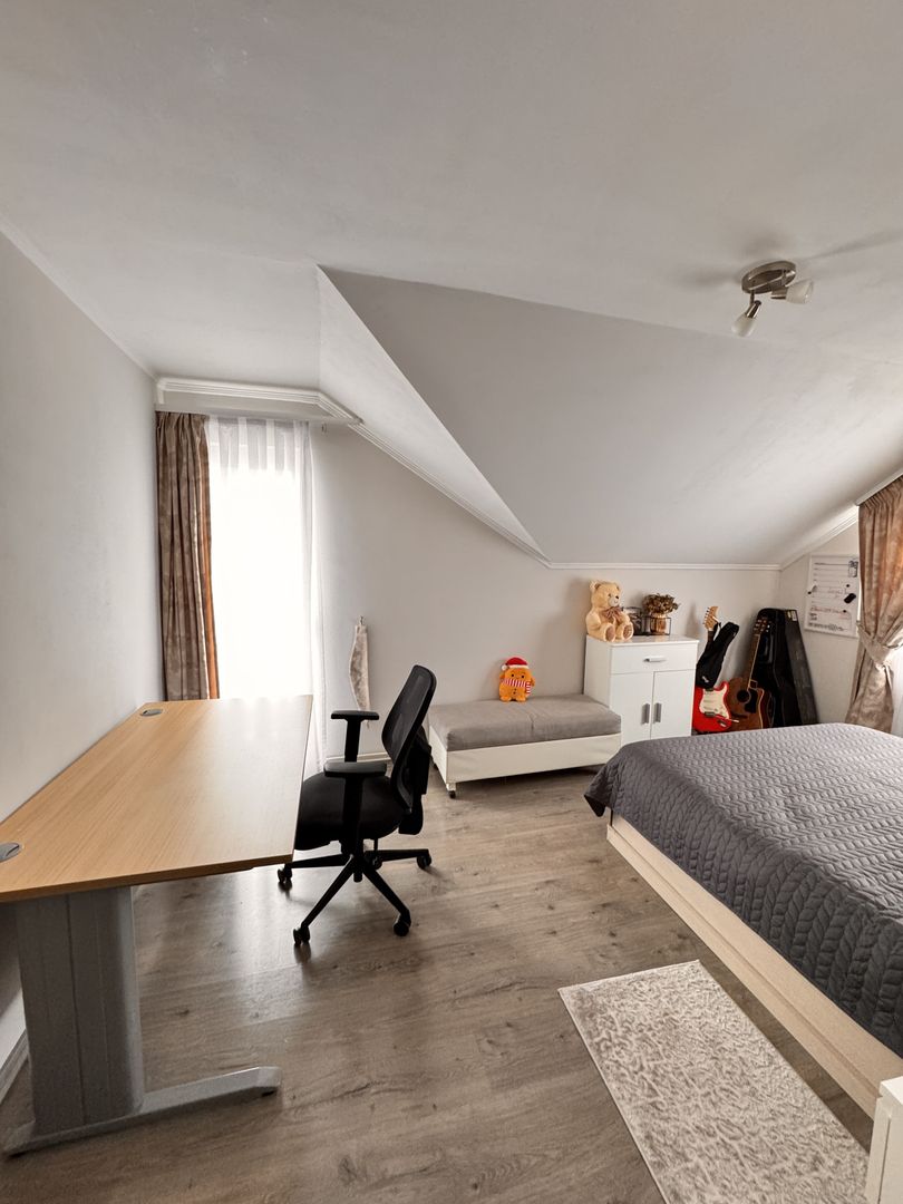 Vilă spațioasă cu 6 camere – Cartierul Viena, Oradea - Poză 17