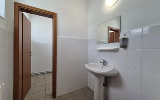 Shoroom cu depozitare Brașov 244 mp - Poză 5