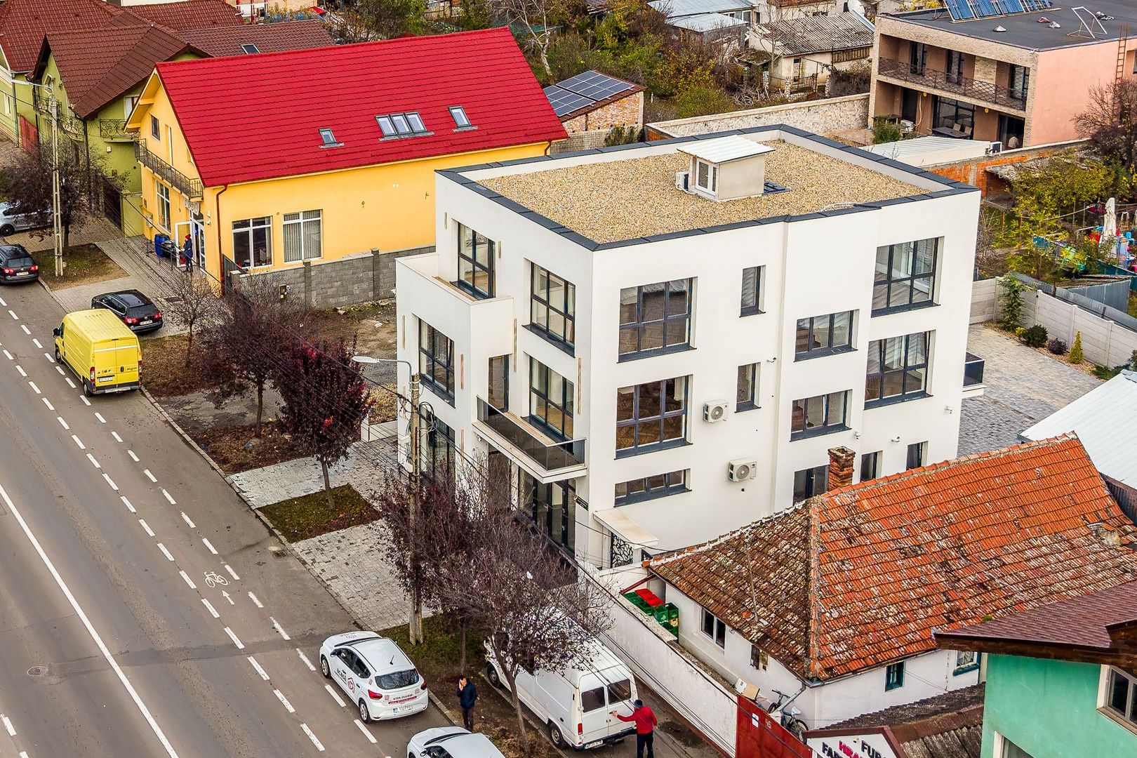 Clădire nouă P+2 cu showroom și birouri în Arad - Poză 1