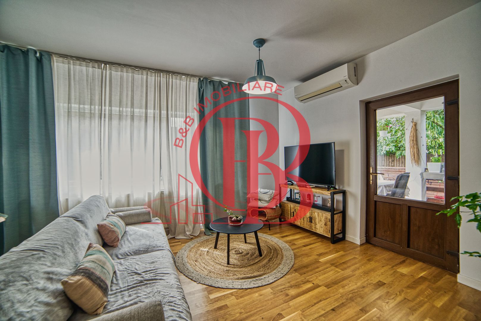 Casa complet mobilata 5 camere 3 bai curte generoasa - Poză 12