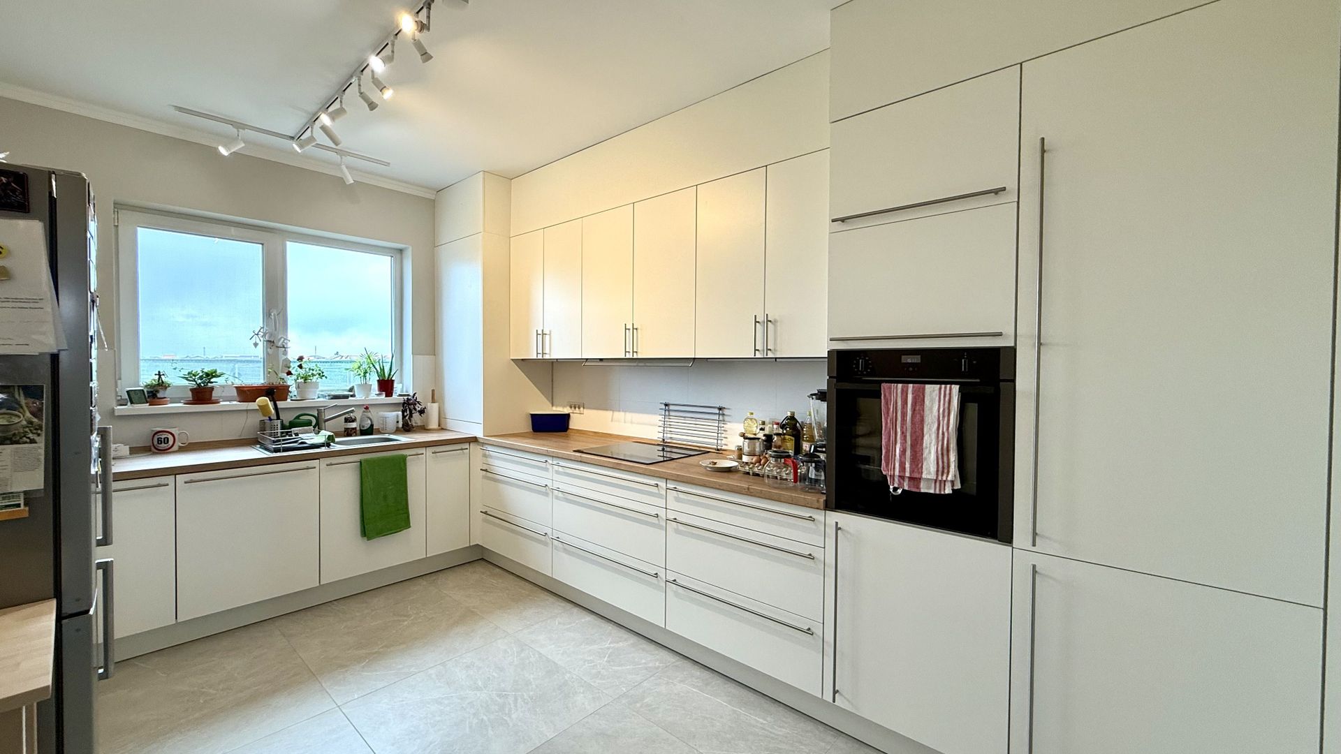 CASA SPATIOASA - Poză 2