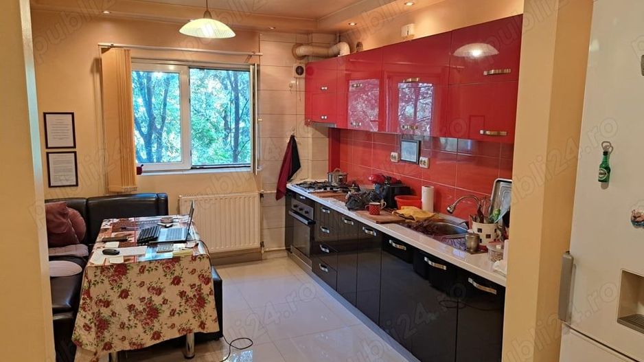 Vanzare apartament 3 camere ,zona 13 Septembrie - Poză 1