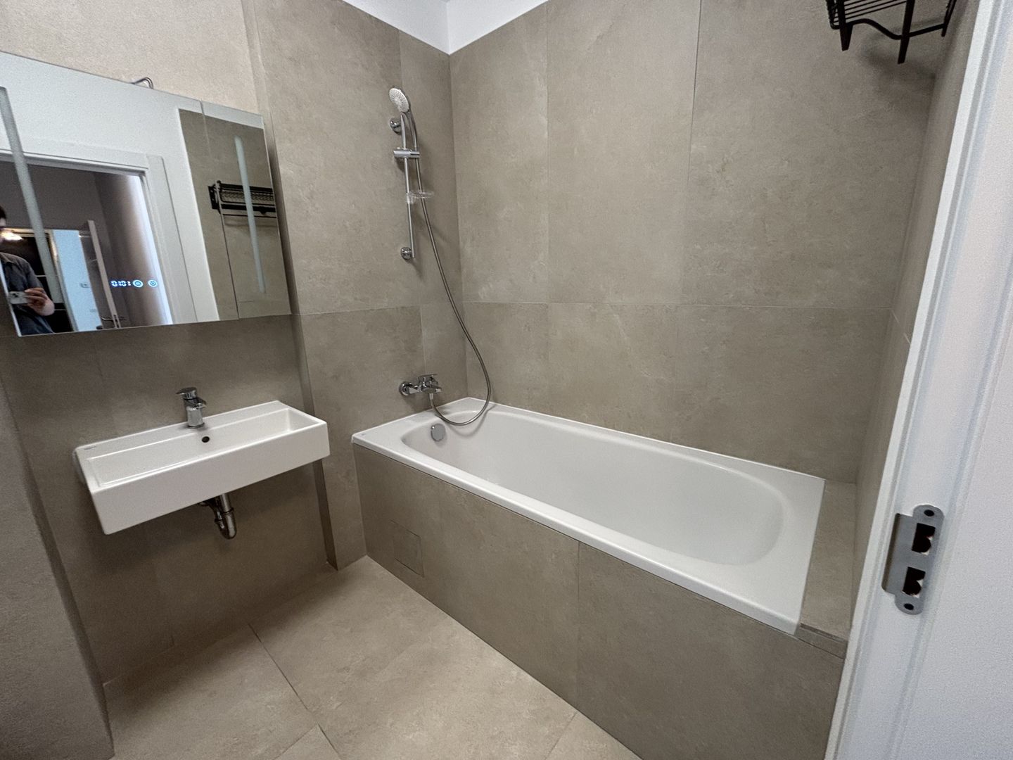 Apartament 3 Camere Decomandat | Terasă 23 mp cu Vedere la Lac + Parcare - Poză 15