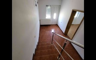 Casă spațioasă, versatilă – ideală pentru firmă sau locuință - Poză 7