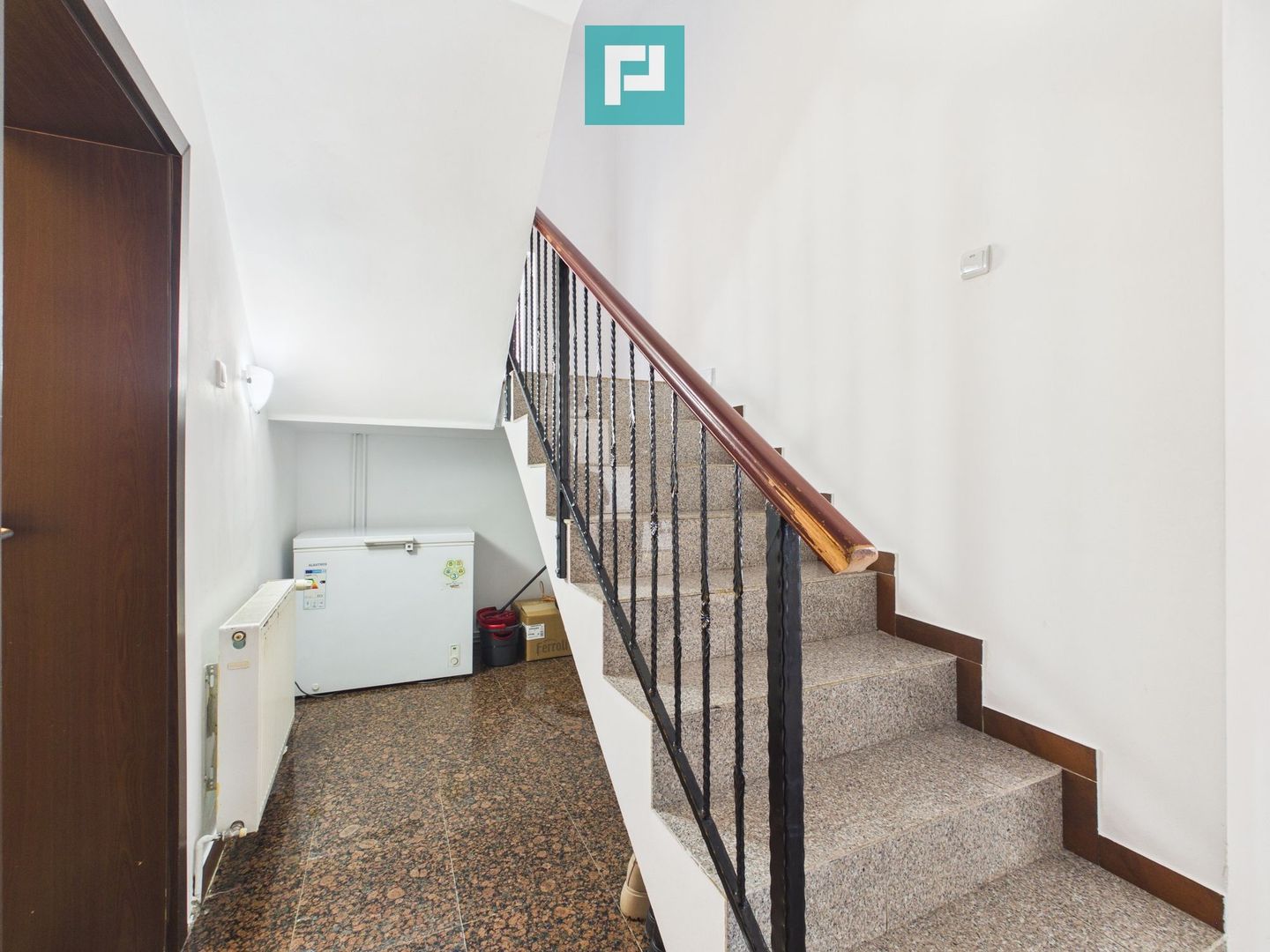 Casă individuală 8 camere - Dudeștii Noi - Poză 21