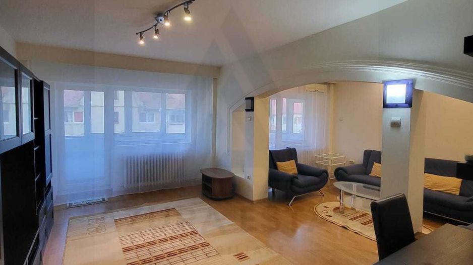 Apartament renovat 3 camere 2 bai 85 mp utili in zona Centrala - Poză 1
