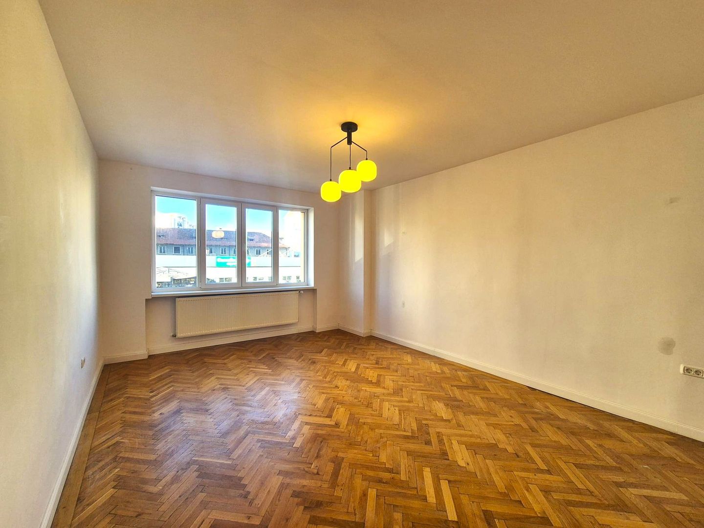 Exclusivitate - Zona Tribunalului , Sf. Constantin, spațiu stradal - Poză 4