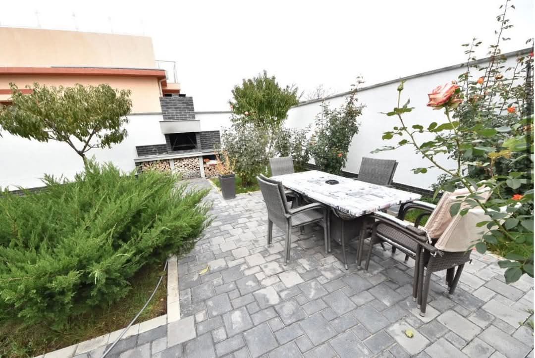 Vila „la cheie” de închiriat în Mazepa, aproape de Faleza Dunării - Poză 2