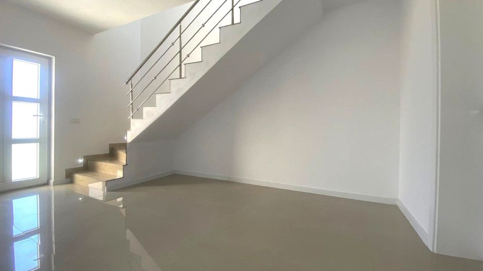 Casa la cheie! Vanzare casa cu 4 camere in Priseaca - Poză 6