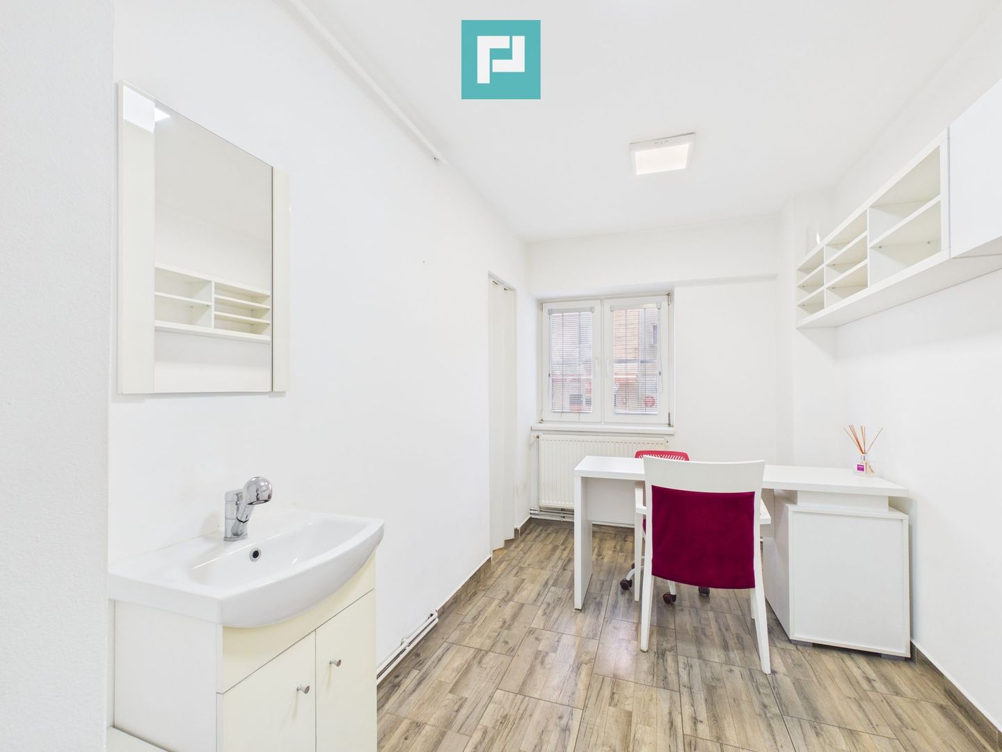 Spațiu Manichiură în salon - Poză 1