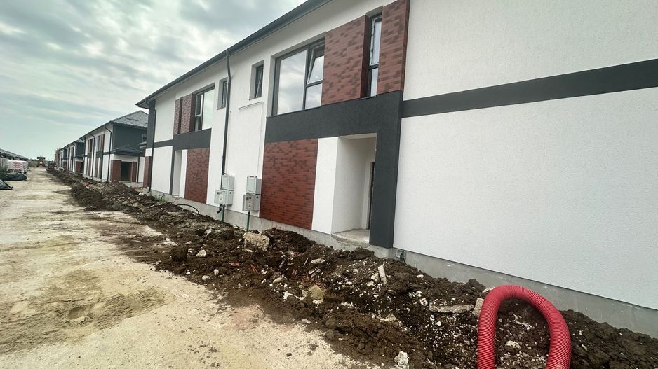 AP. 2 CAMERE -  CURTE 60 MP, INCALZIRE IN PARDOSEALA, COMISION 0% - Poză 1