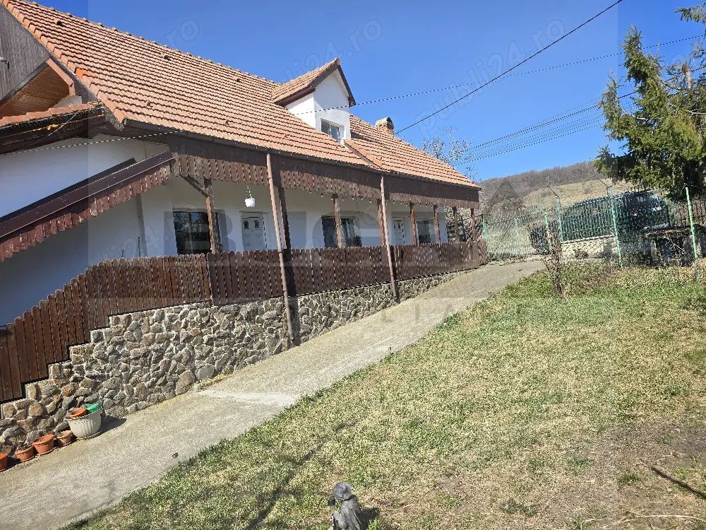 Casă spațioasă cu teren generos de 1000 mp in Dambul Rotund - Poză 2