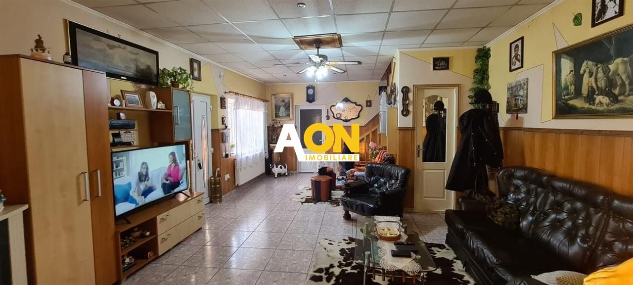 Casa de vanzare 5 camere 320 mp teren Centru zona Prefecturii - Poză 2