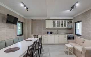 Casă premium teren 3.000 mp, livadă și zonă BBQ – Frumusani - Poză 19