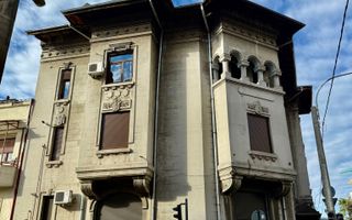 Apartament in vila | Ultracentral | 2 intrări | Garaj 30 mp | Renovat - Poză 1