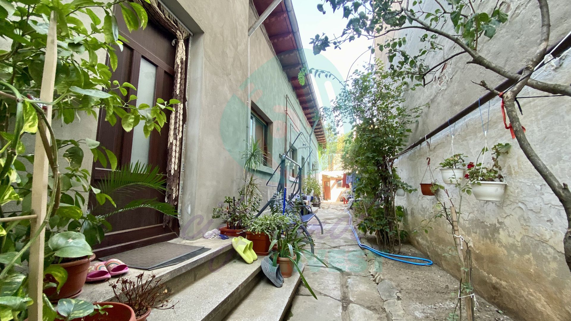 Casa singura in curte  in zona Unirii-Calea Calarasilor - Poză 1