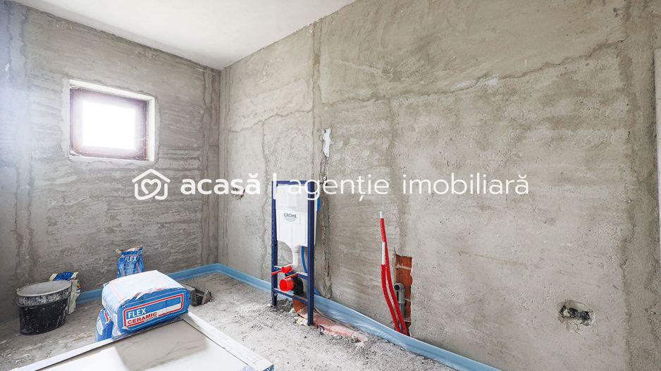 Casă nouă, impunătoare și luminoasă, construită cu griijă la detalii. - Poză 9