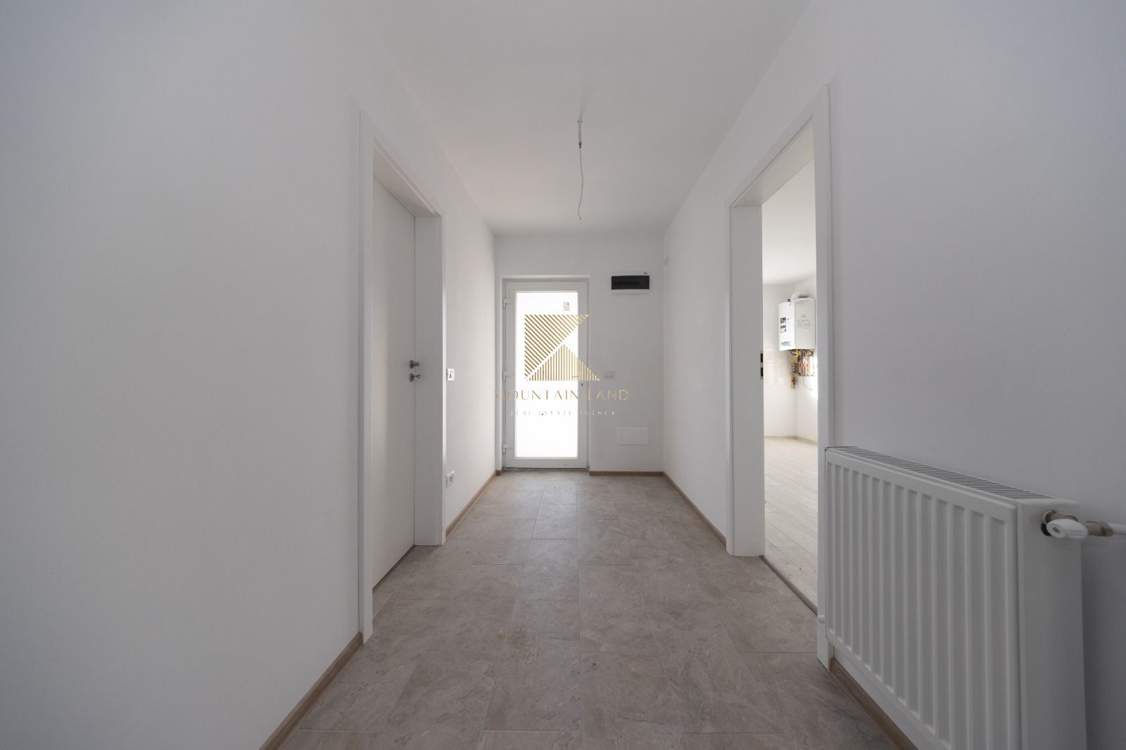 Casă modernă cu curte privată, aproape de Brașov – Cartierul Izvor - Poză 11