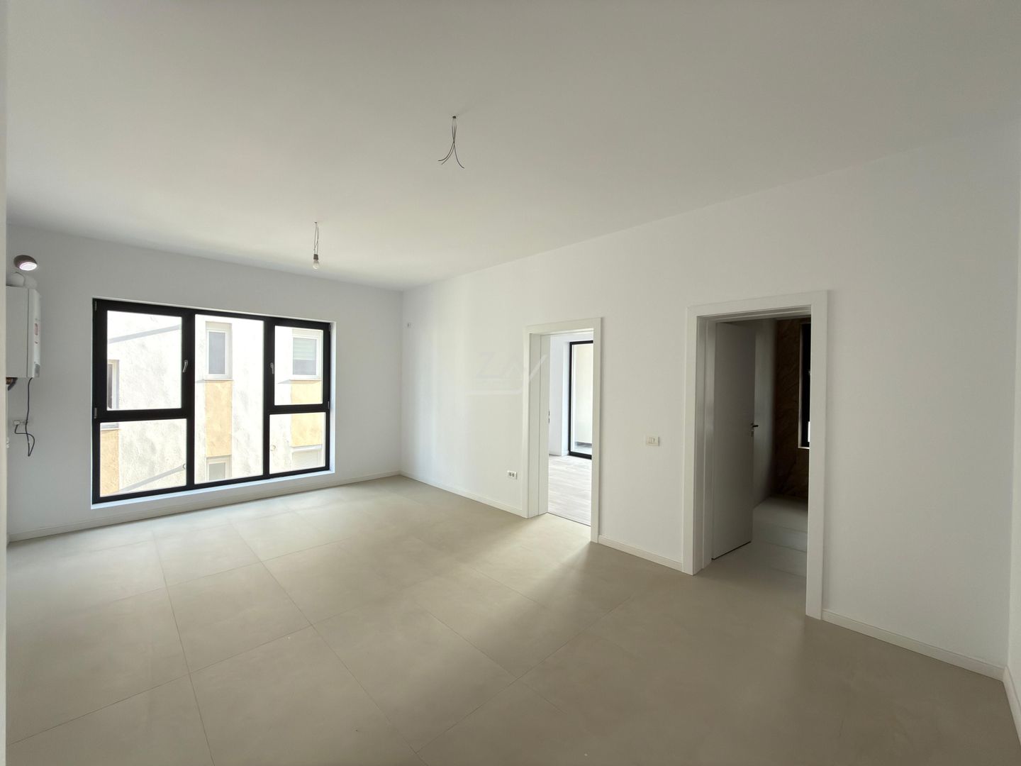 Bloc finalizat la asfalt. Etaj 1. Loc de parcare. - Poză 1