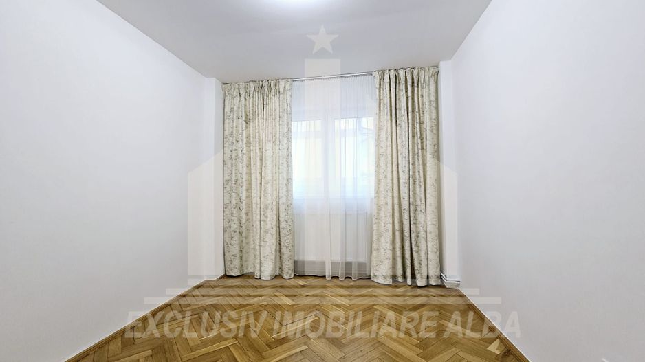 Apartament cu 3 camere decomandate, Cetate - Poză 7