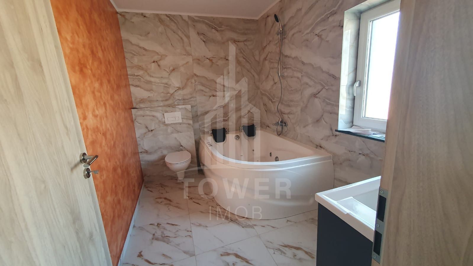 Apartament  4 camere de vanzare . - Poză 4