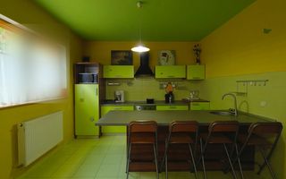 Apartament cu 3 camere și 2 parcări, curte comună, lângă pădure. - Poză 5