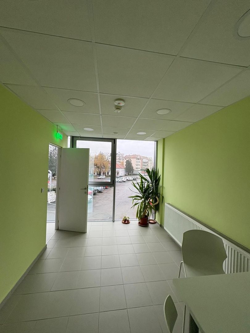 Spațiu de închiriat,ultracentral,Covasna, 152mp, 1000 euro(negociabil) - Poză 9