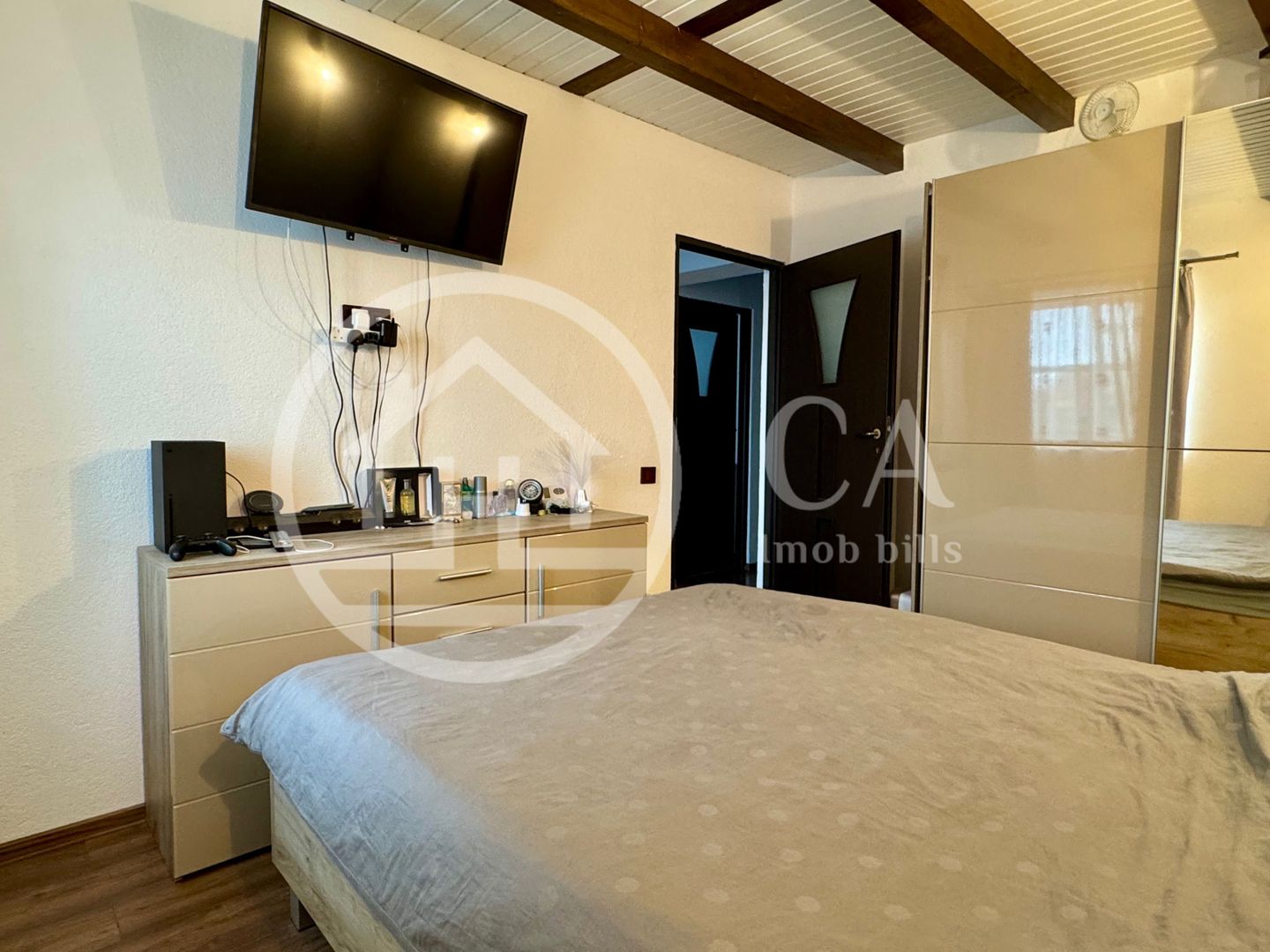 Casă de vânzare cu 6 camere in cartierul Tineretului, Oradea - Poză 11