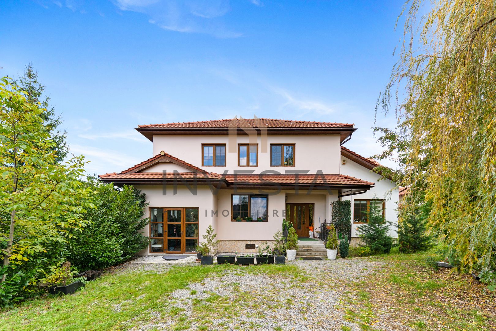 Resedinta impunatoare cu teren generos de 2.012 mp in Buna Ziua! - Poză 1