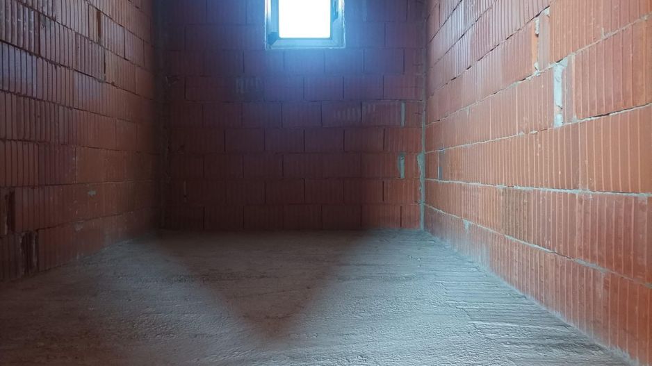 Aproape de oraș! Vânzare casă cu 5 camere în Ulmi! - Poză 12