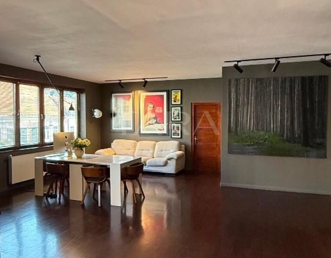 Apartament ULTRACENTRAL, 4 camere, decomandat - Poză 5