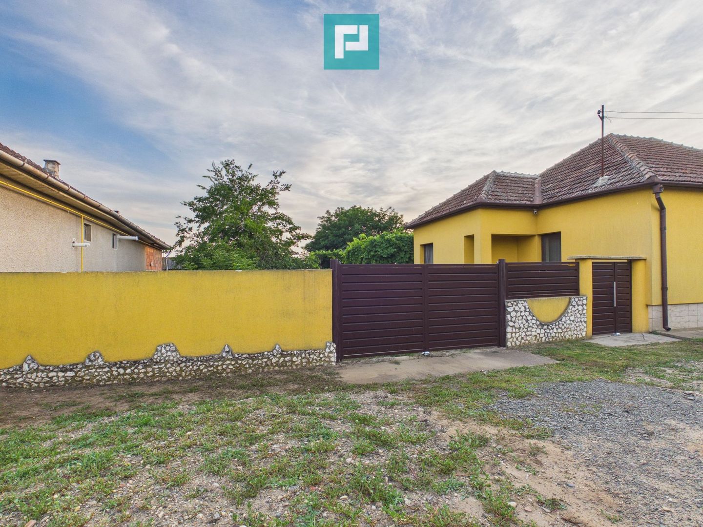 Casă cu 4 camere și teren de 5538 mp în Macea - Poză 12