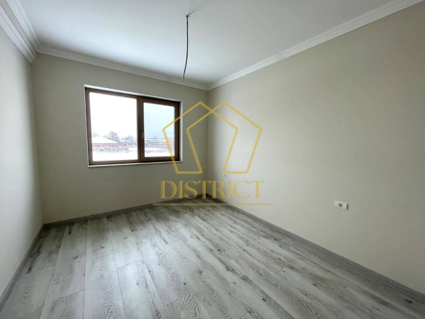 Casa despărțită prin garaj cu 5 camere | Giroc - Poză 8