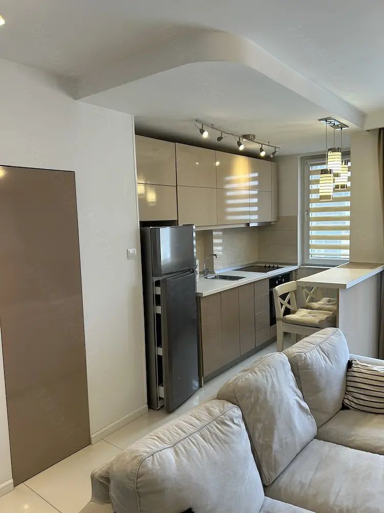 Apartament superb 2 camere, Bălcescu, mobilat complet, balcon, fara risc seismic - Poză 2