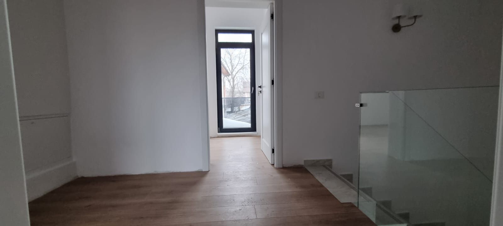 Reședință Modernă cu Finisaje Distinse - Poză 16