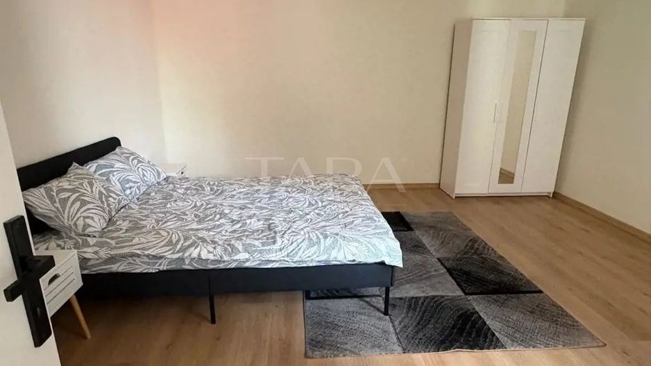 Casă centrală renovată, mobilată și utilată, zona Platinia - Poză 3