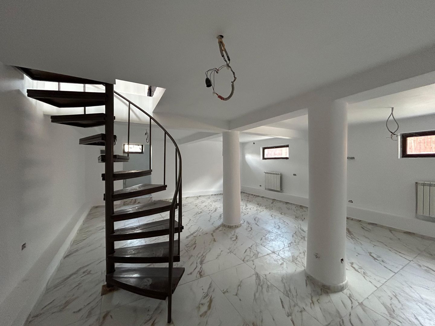 Vila Modernă și Complet Renovată în Otopeni – Oferă Confort și Accesibilitate - Poză 5