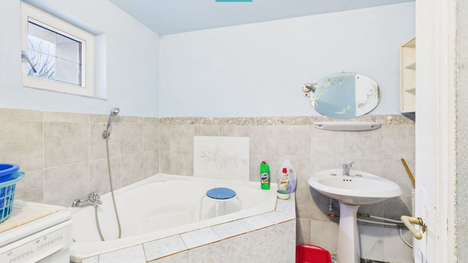 Casă cu 2 corpuri  și 5 camere în Livada - Poză 12