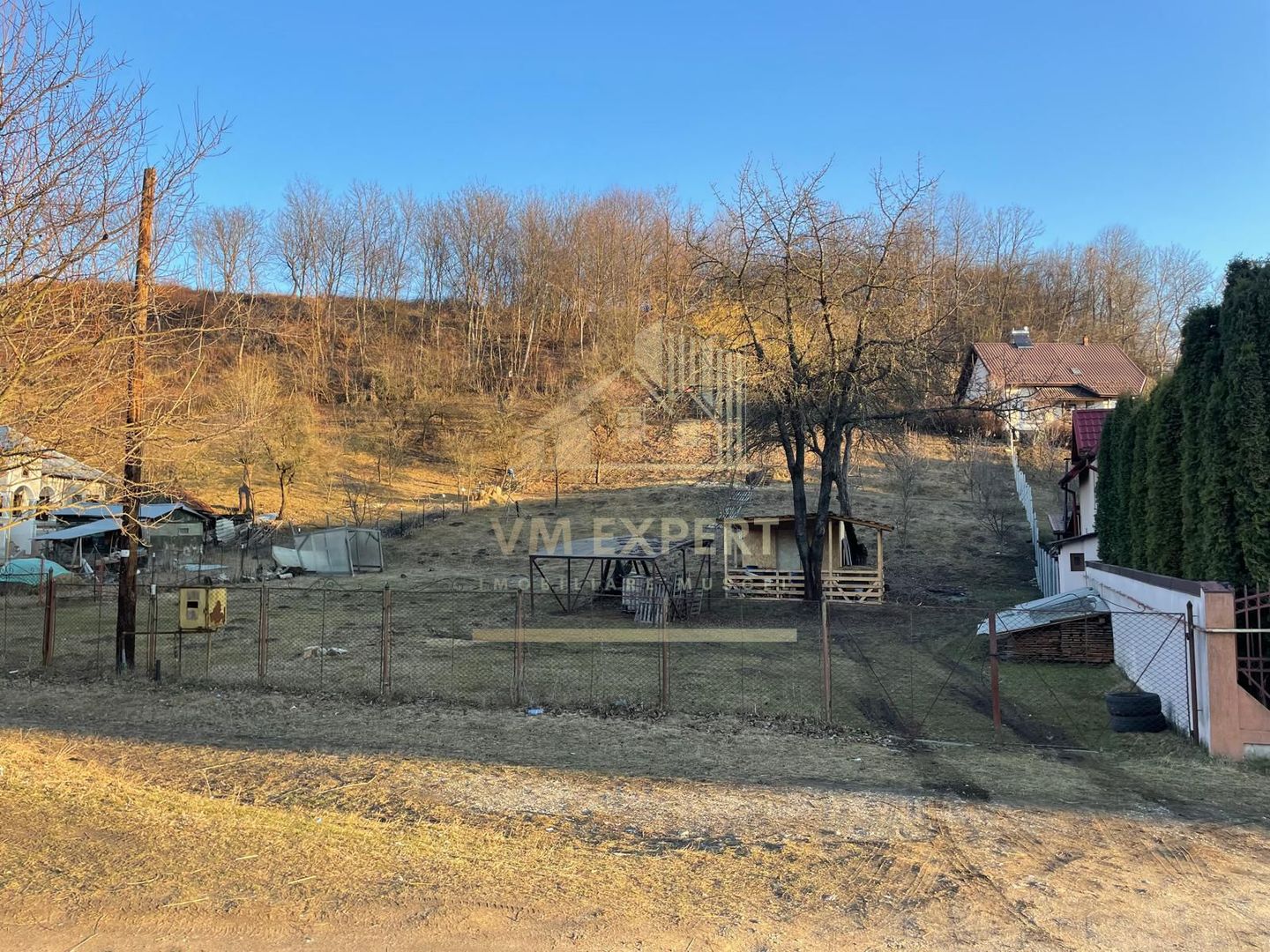 TEREN INTRAVILAN 700 MP VISOI CAMPULUNG - Poză 5