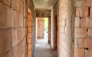 Casă de vânzare la roșu | 93.500 € | pe strada Luncii | în Cătălina - Poză 6