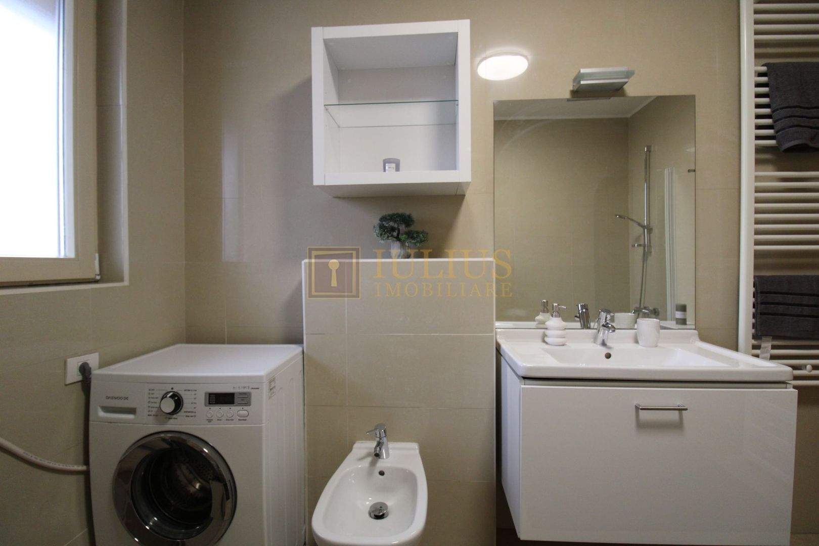 4 camere, bloc Tender langa - Isho - Take Ionescu; vedere spre raul Bega. - Poză 21