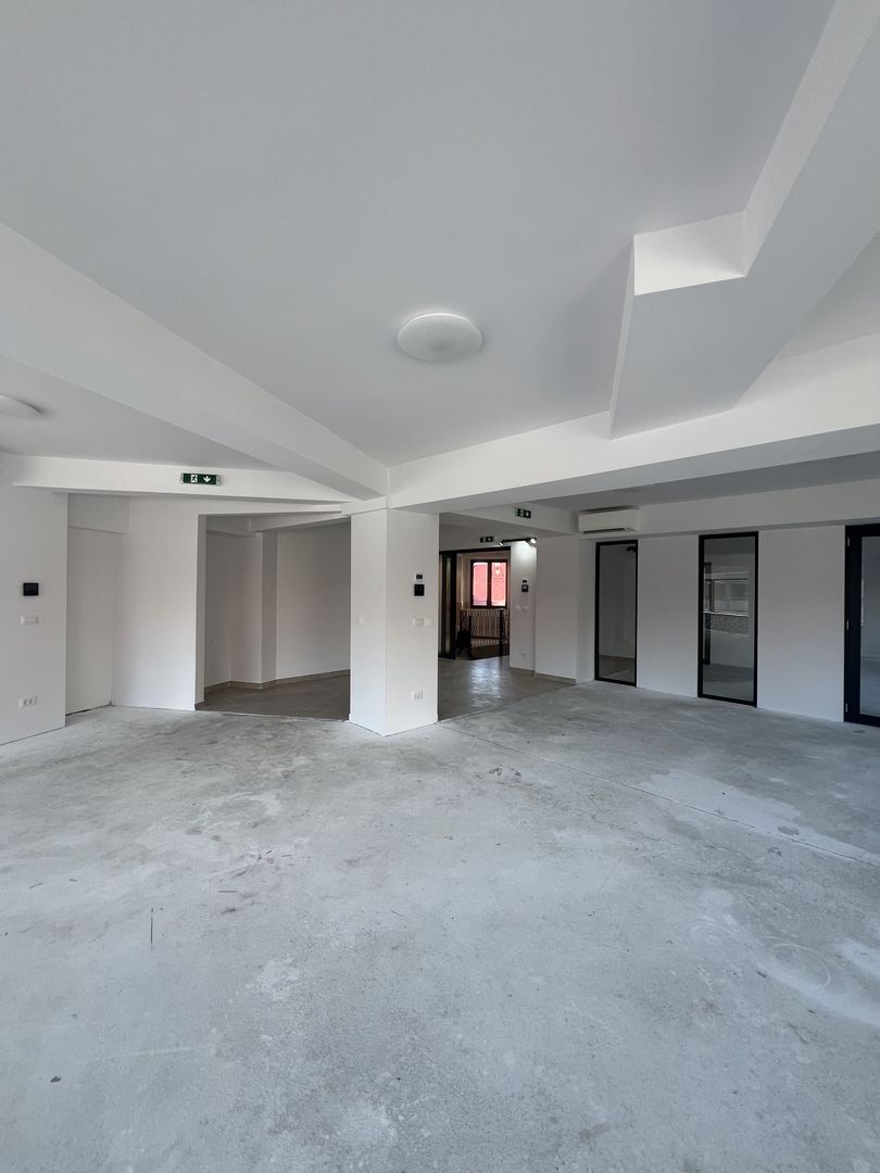 SAD CU VEDERE PANORAMICA - Poză 5