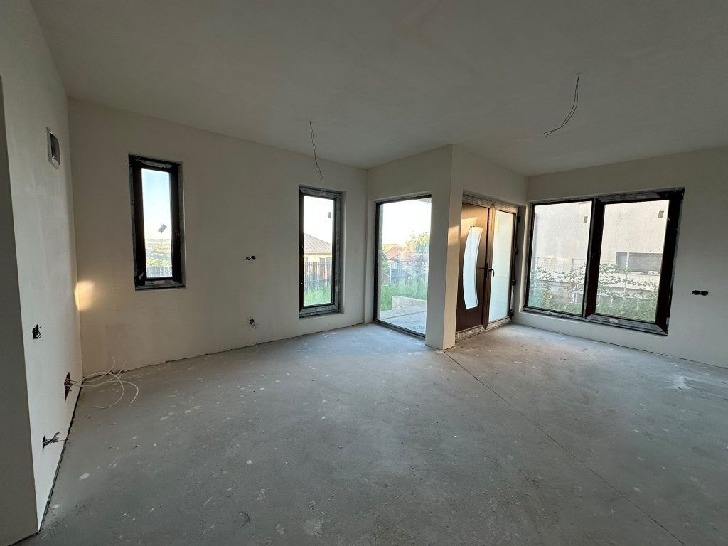 Casa de vanzare, P+1, 120 mp utili, 4 camere, 2 bai, 300 mp teren - Poză 1