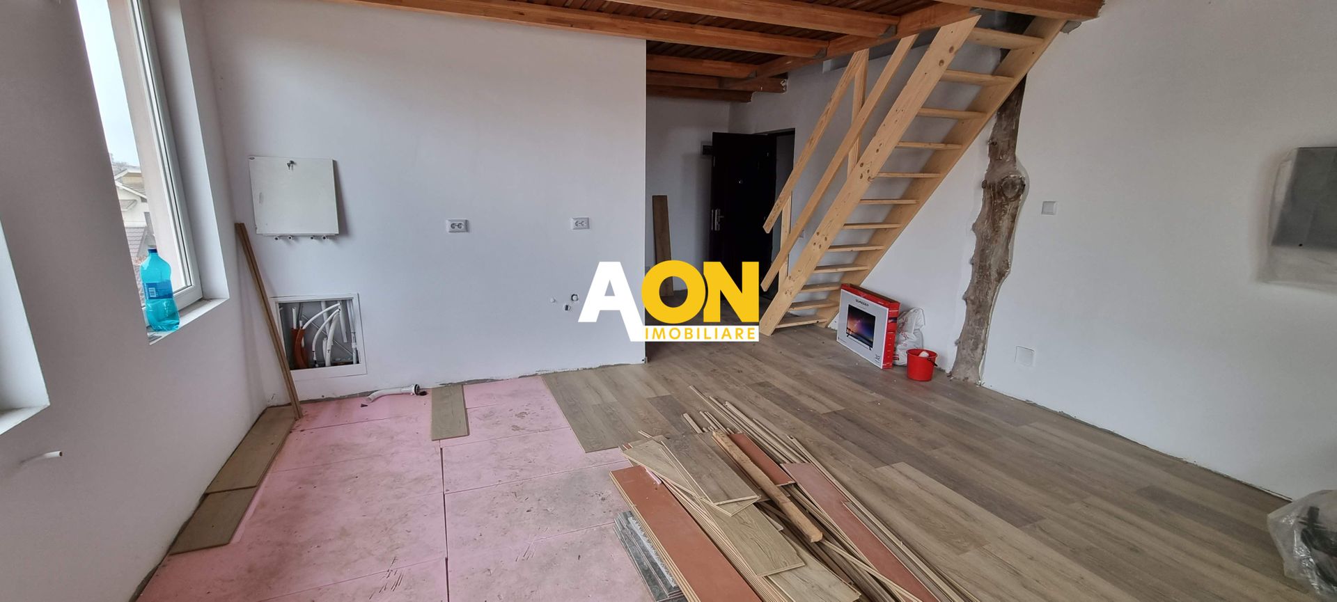 De vanzare apartament 2 camere, scara interioara, Centru - Poză 1