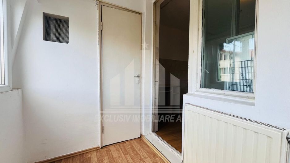 Apartament cu 3 camere,2 bai, etaj 1, Cetate-Mercur - Poză 3